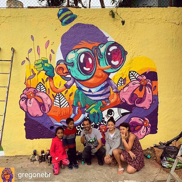 Repost de @gregonebr -  Minha participação no Graffiti School, trampinho que fiz ao lado de pessoas incríveis de conhecer melhor, que fizeram parte da minha memória de aprendizado. por vezes só por fotos e agora com uma experiência que só levo pra vida. Obrigado @blackbookatelieshop, @packtoledo pela oportunidade e convite, @elvismourao pela interação e @chivitz pela foto e a chance de conhece-los ainda que breve. Obrigado Jesus, sem VOCÊ nada disso seria possível. 🤩 #vilamissionaria #graffiti #streetart #artederua # #graffitischool #urbanart #gregonebr #children #sp #brazil #sampa #draw #ilustracao #art