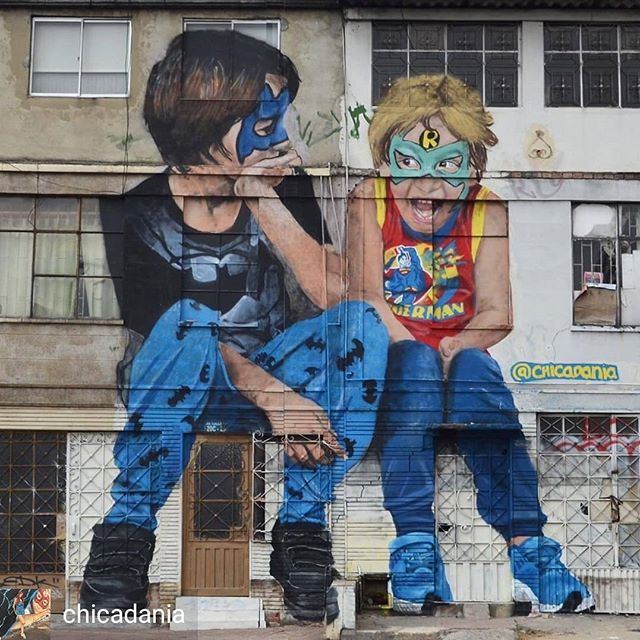 Repost de @chicadania -  Marc & Ían sitting on the street🥰. My two boys playing superheros in #bogota. Happy to be part of @streetprojectsanfelipe .Thanks to @mantillartstudio @huanamaya for the support UBICACIÓN: AV. CALLE 80 # 20C- 25. #streetart #arteurbano #graffiti #grafitti #portrait #retrato #urbanart #contemporaryart #artecontemporaneo #girlpower #womanpower #family #kids #son